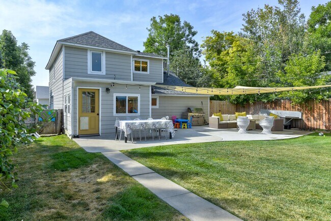 Building Photo - 303 E Chester St