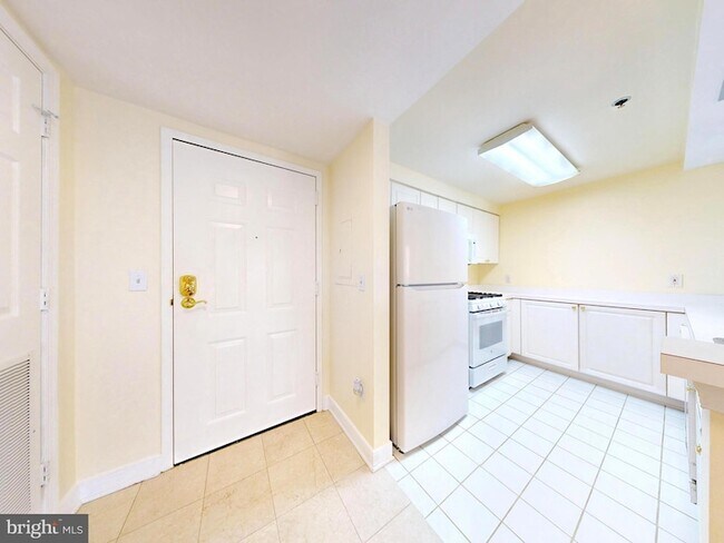 Building Photo - 1045 N Utah St