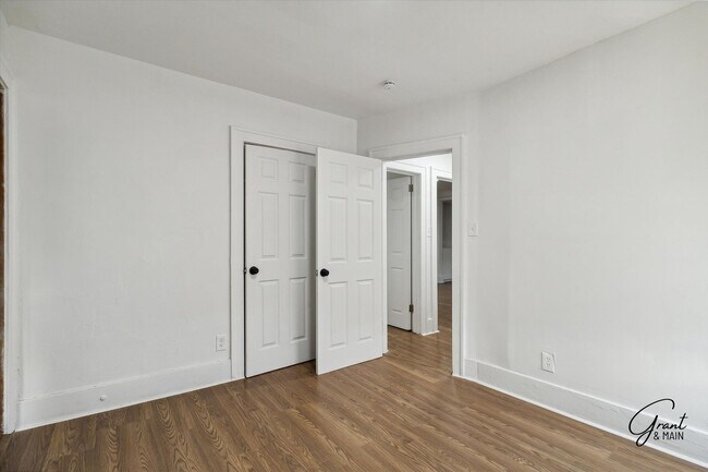 Building Photo - 16211 Kentucky St