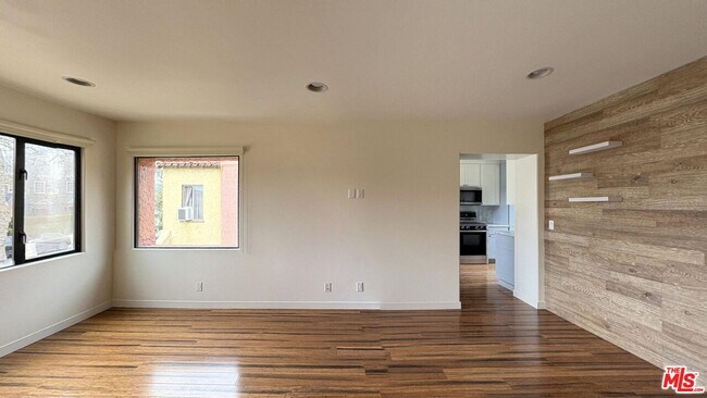 Building Photo - 122 N Harper Ave