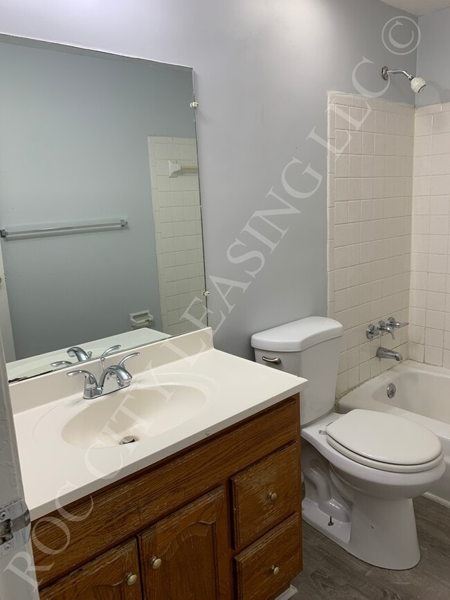 Building Photo - 455-485 Lake Avenue-