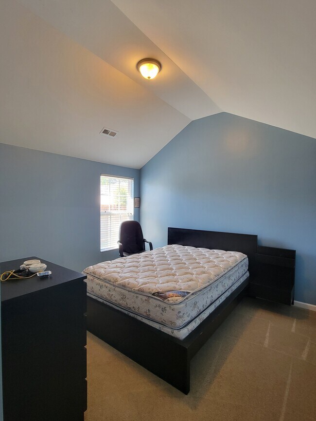 Building Photo - 3742 Horseshoe Farm St