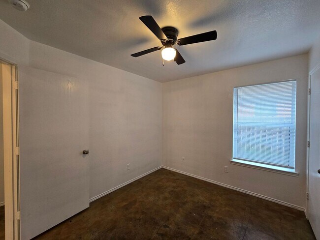 Building Photo - RENT REDUCTION - AVAILABLE NOW!