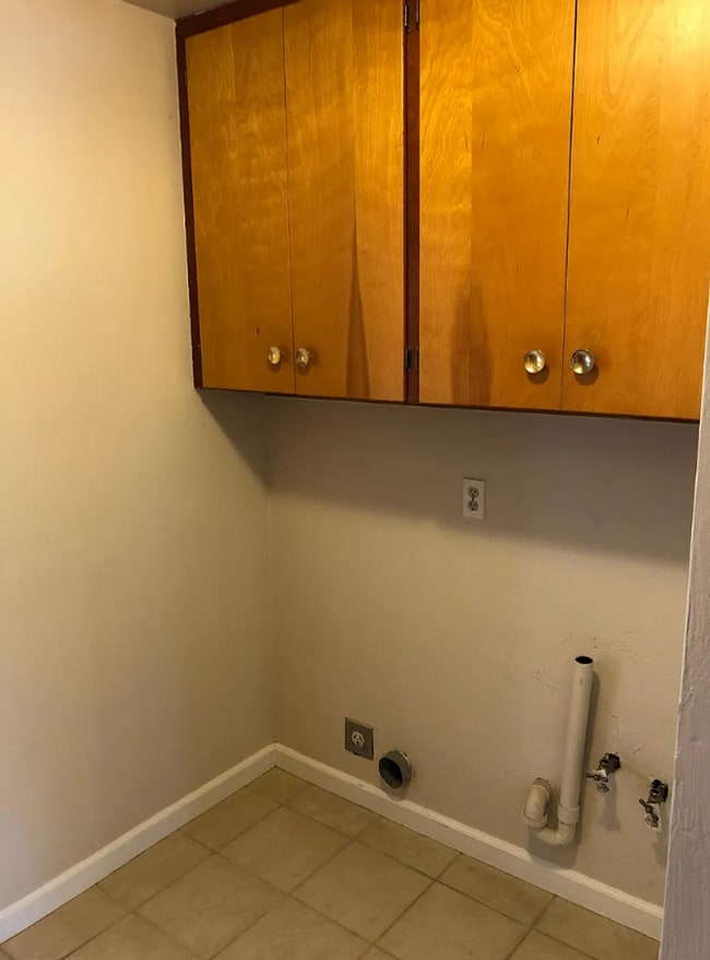 Building Photo - Stylish 4 bedroom 1.5 bath in SE Salem