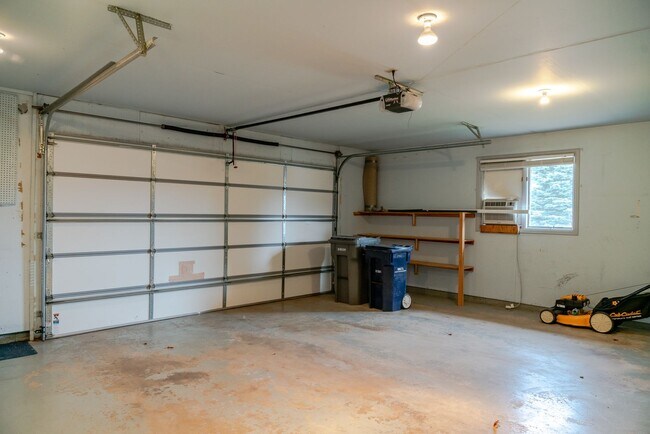Building Photo - Single Floor Home! 3 bedroom, 3 bathrooms ...