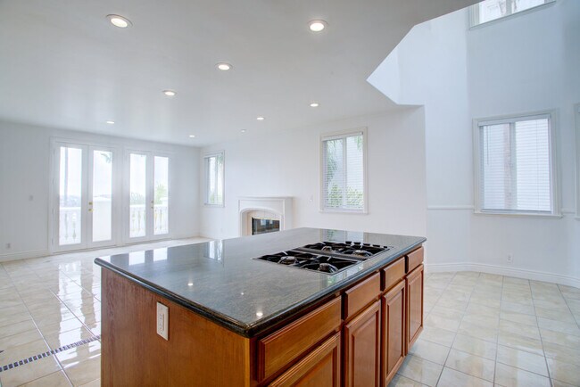 Building Photo - 4318 Mesa St