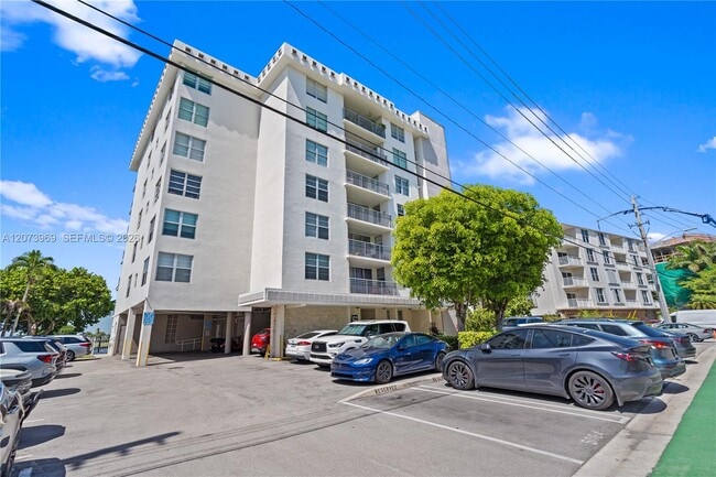 Building Photo - 9250 W Bay Harbor Dr