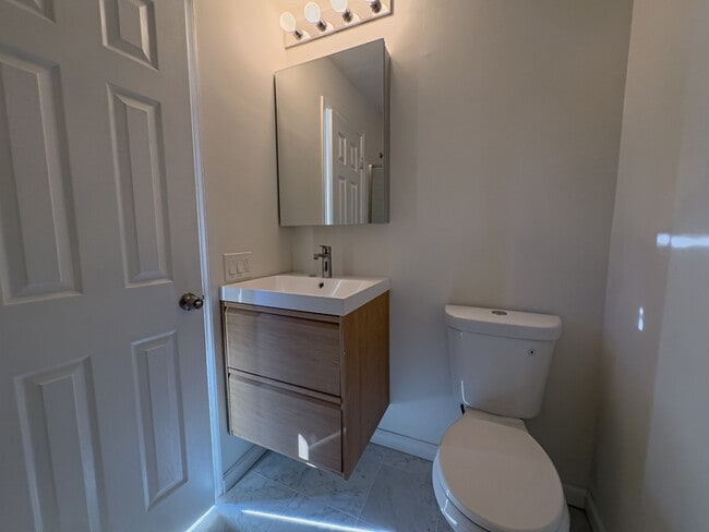 Building Photo - 1919 Mt Vernon St