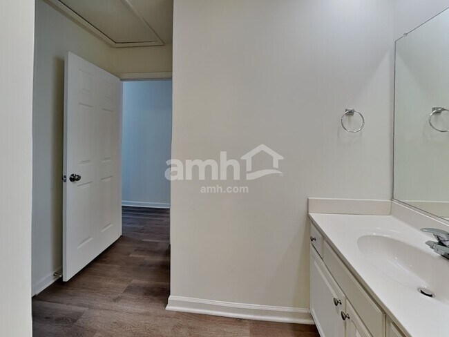 Building Photo - 105 Bristol View Cir