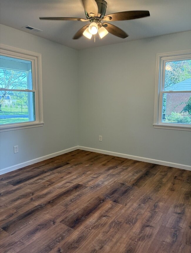 Building Photo - Spacious & Fully Renovated 4-Bedroom Home ...