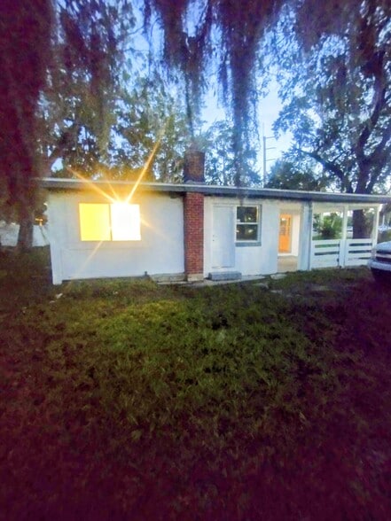 Building Photo - 635 N Nova Rd