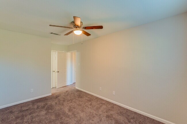 Building Photo - 2 BEDROOM/2 BATH FABULOUS LOCATION AT THE DESIRABLE ENERGY CORRIDOR