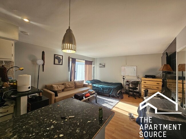 Building Photo - 744 W Gordon Terrace