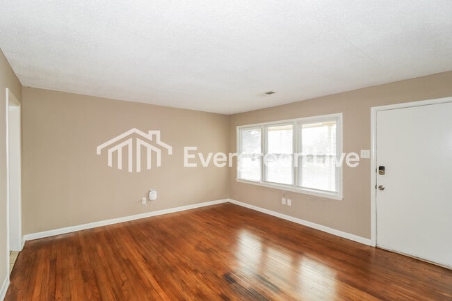 Building Photo - 3398 Scenic Hwy