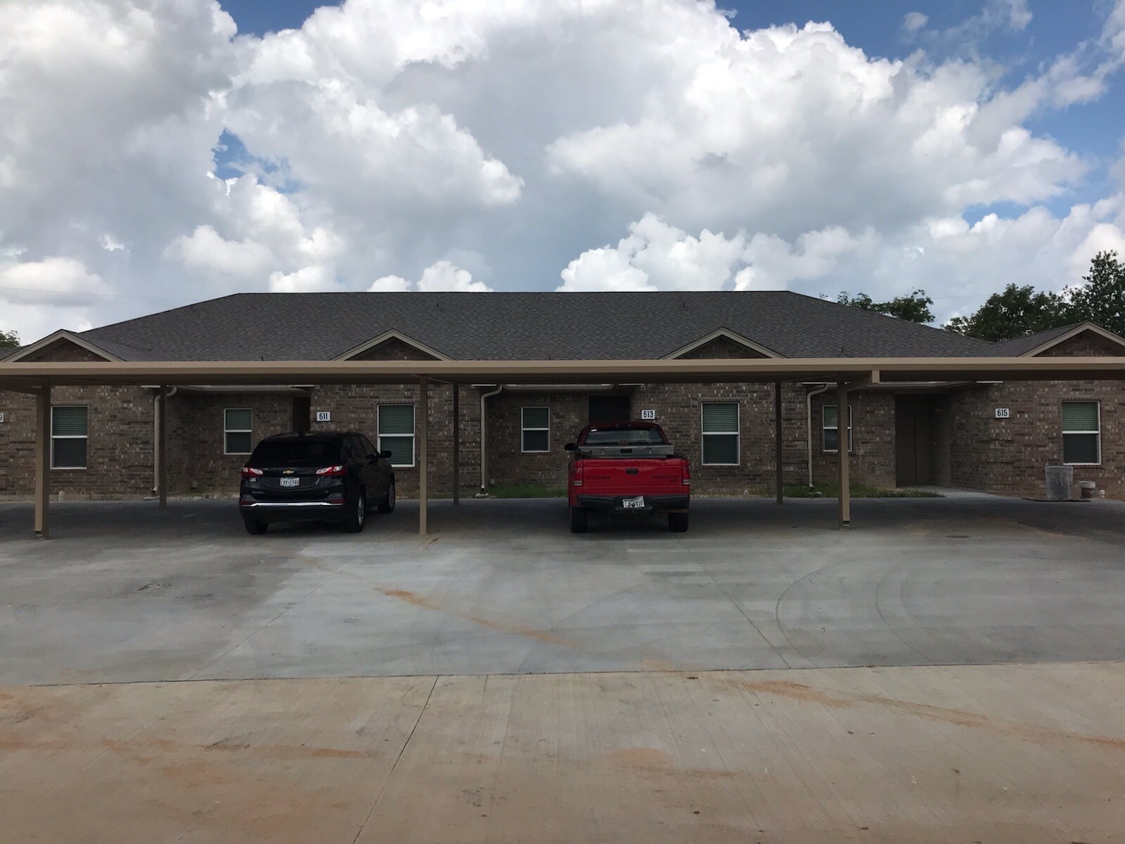 Building Photo - 604 Pecan Ct