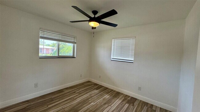 Building Photo - 3120 SW 35th Ave