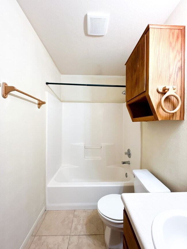 Building Photo - 5302 Daybreak Dr