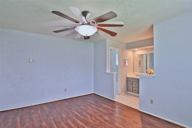 Building Photo - 2706 S Brompton Dr