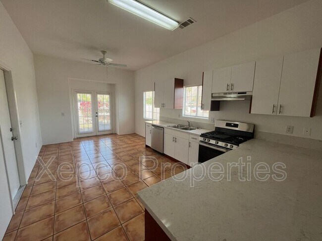 Building Photo - 53750 Avenida Alvarado