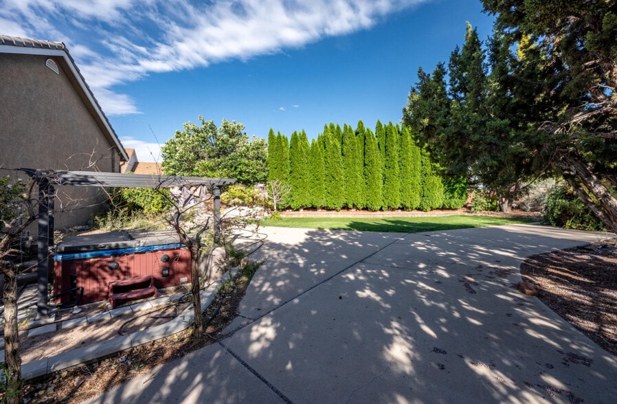 Building Photo - 298 S Staci Ct