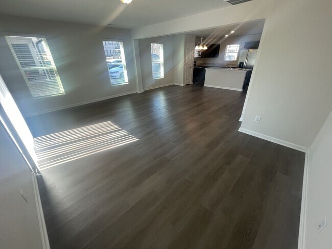 Building Photo - 3 Bd 2.5 Ba end unit townhouse