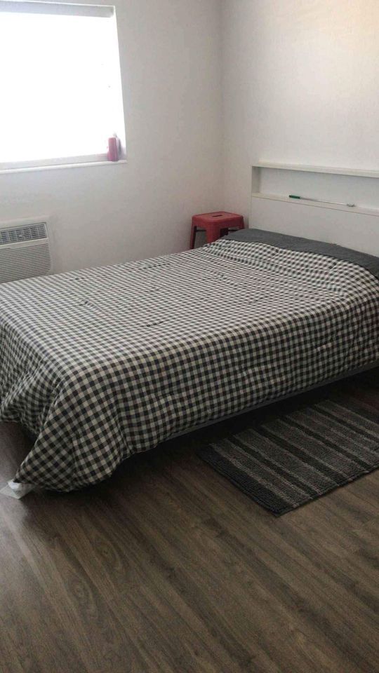 Building Photo - 3922 NE 166th St