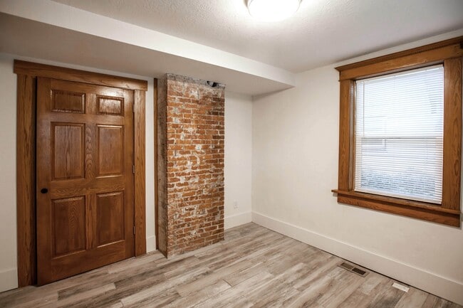 Building Photo - 724 Laramie St