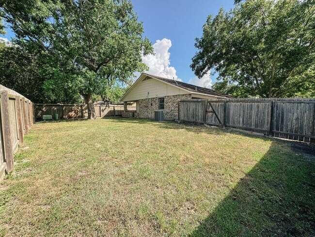 Building Photo - 201 Byron Dr