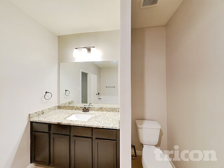 Building Photo - 8888 Oval Glass St