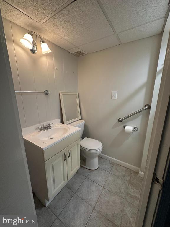 Building Photo - 2204 Lynn Blvd