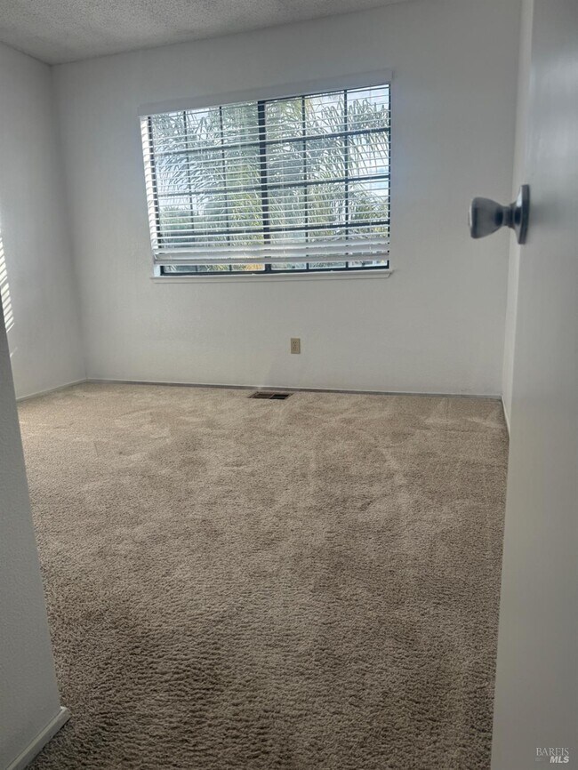 Building Photo - 290 Kent Pl