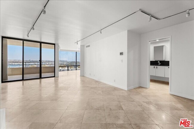 Building Photo - 4314 Marina City Dr