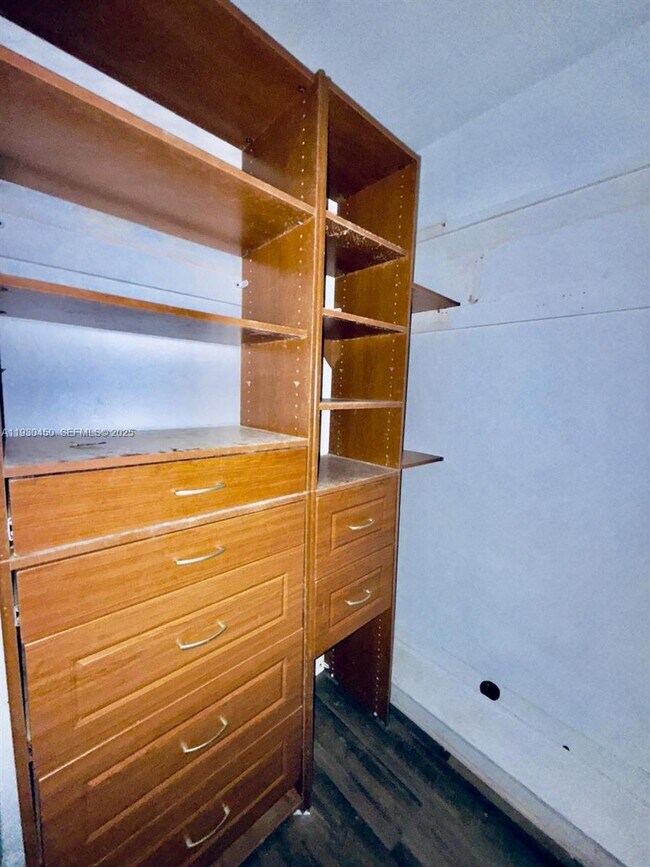 Building Photo - 1401 NE 191st St