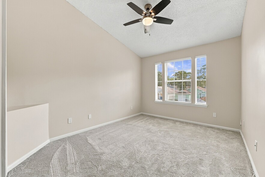 Additional bedroom with brand-new carpet and ample closet space. - 3622 Caroline Vale Blvd