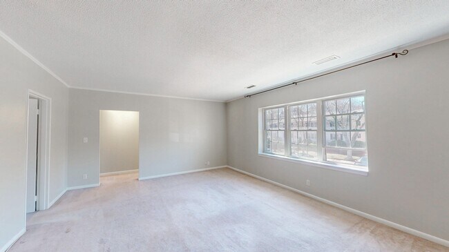 Building Photo - 137 Lake Shore Rd