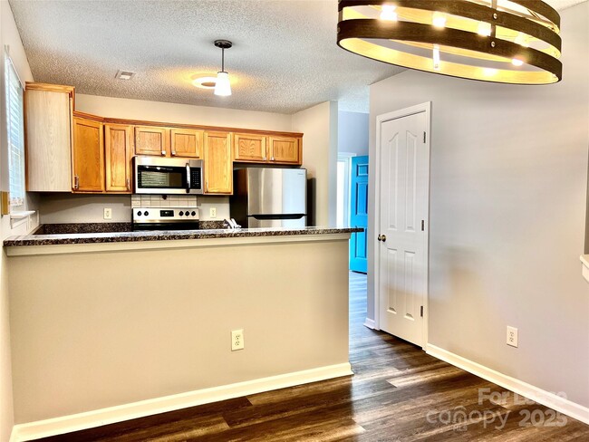 Building Photo - 6033 Briggs Dr