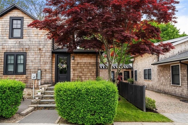 Building Photo - 14 Robinson St