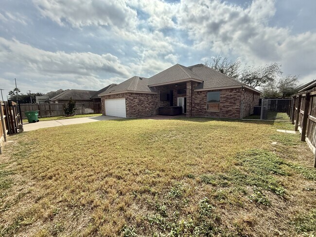 Building Photo - 1200 W Park Dr