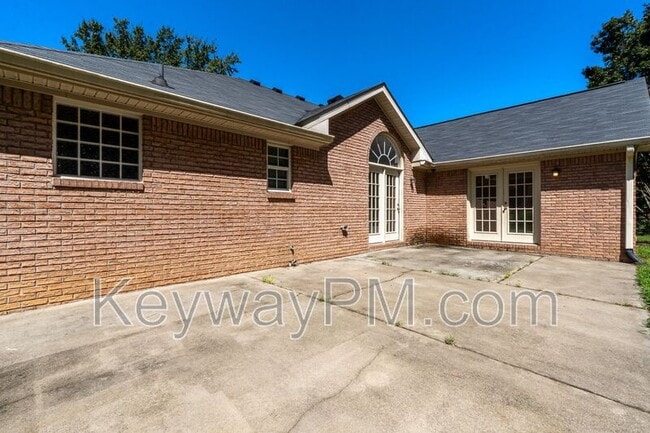 Building Photo - 3920 Nantucket Cir