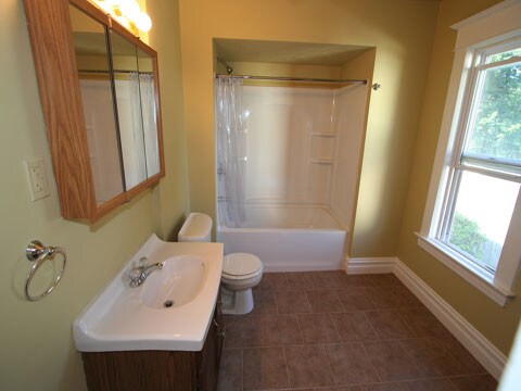 Building Photo - 206 Garfield Ave NW