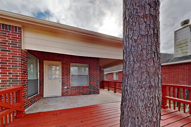 Building Photo - 18327 Bluewater Cove Dr