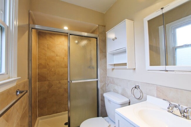 Building Photo - 617 Renz St