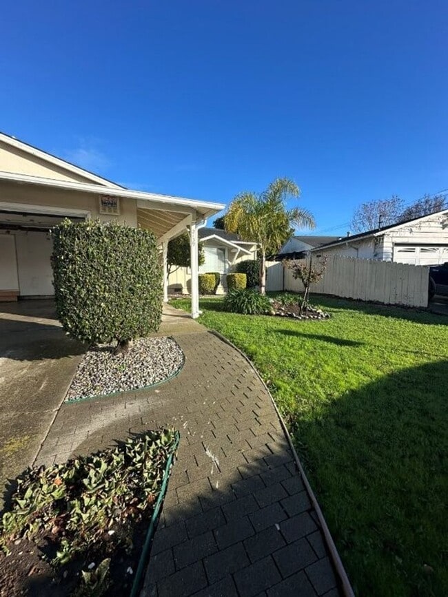 Building Photo - Nor Cal Realty, Inc - 3 bedroom 2 bath house with 2 car garage.