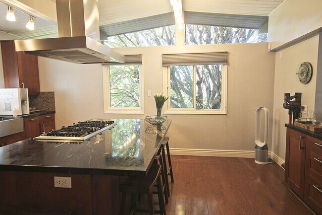 Building Photo - Mid-Century Modern Masterpiece!  South of the BLVD. Minutes to Westside, Mulholland, 405. Roscoma...