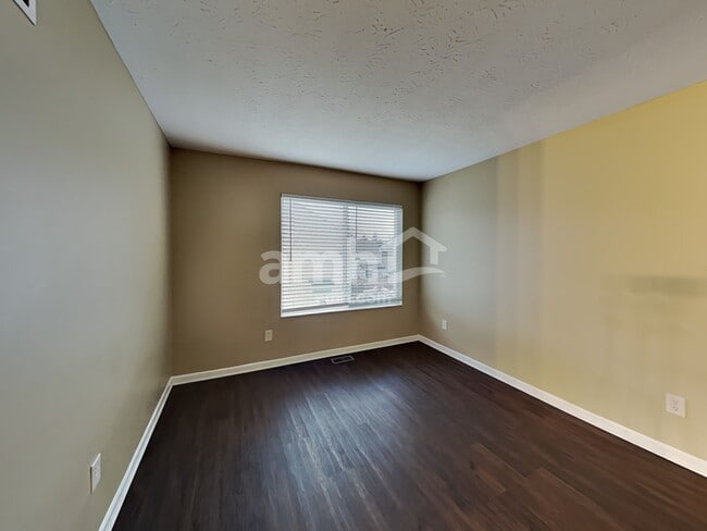 Building Photo - 4695 Woodfield Dr