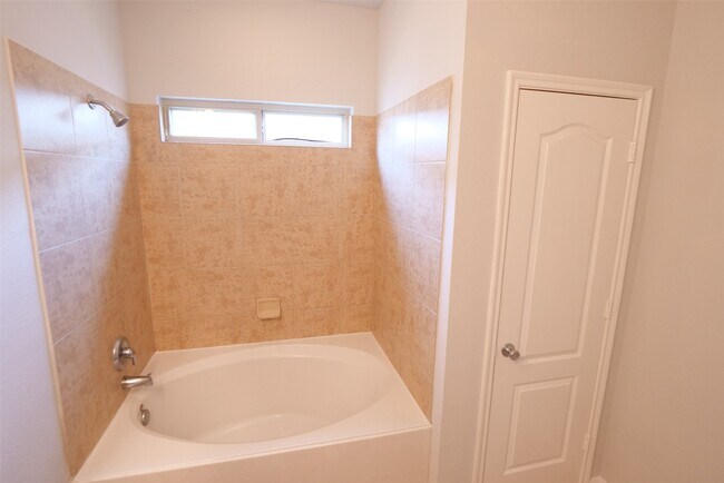 Building Photo - 21339 Pine Monte Ridge Ln