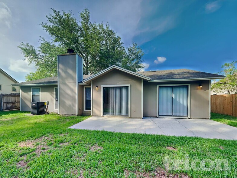 Building Photo - 7412 Amandas Crossing Dr N