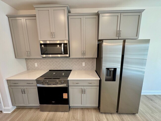 Building Photo - Brand New 3BR/3.5 Bath Townhouse in South ...