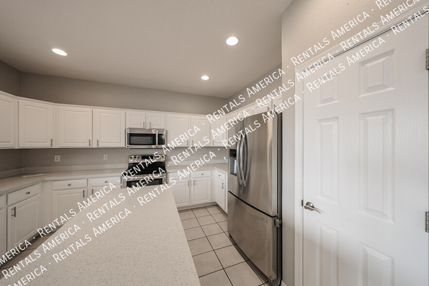 Building Photo - 14605 W Verde Ln