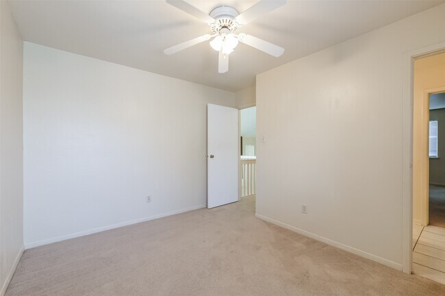 Building Photo - 514 Shady Dale Dr